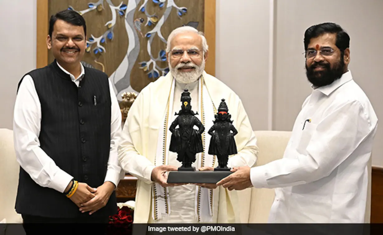 નવી દિલ્હી: વડાપ્રધાન શનિવારે મહારાષ્ટ્રને રૂ. 56,000 કરોડના વિકાસ પ્રોજેક્ટની ભેટ આપશે. 2 modi eknath fadanwish