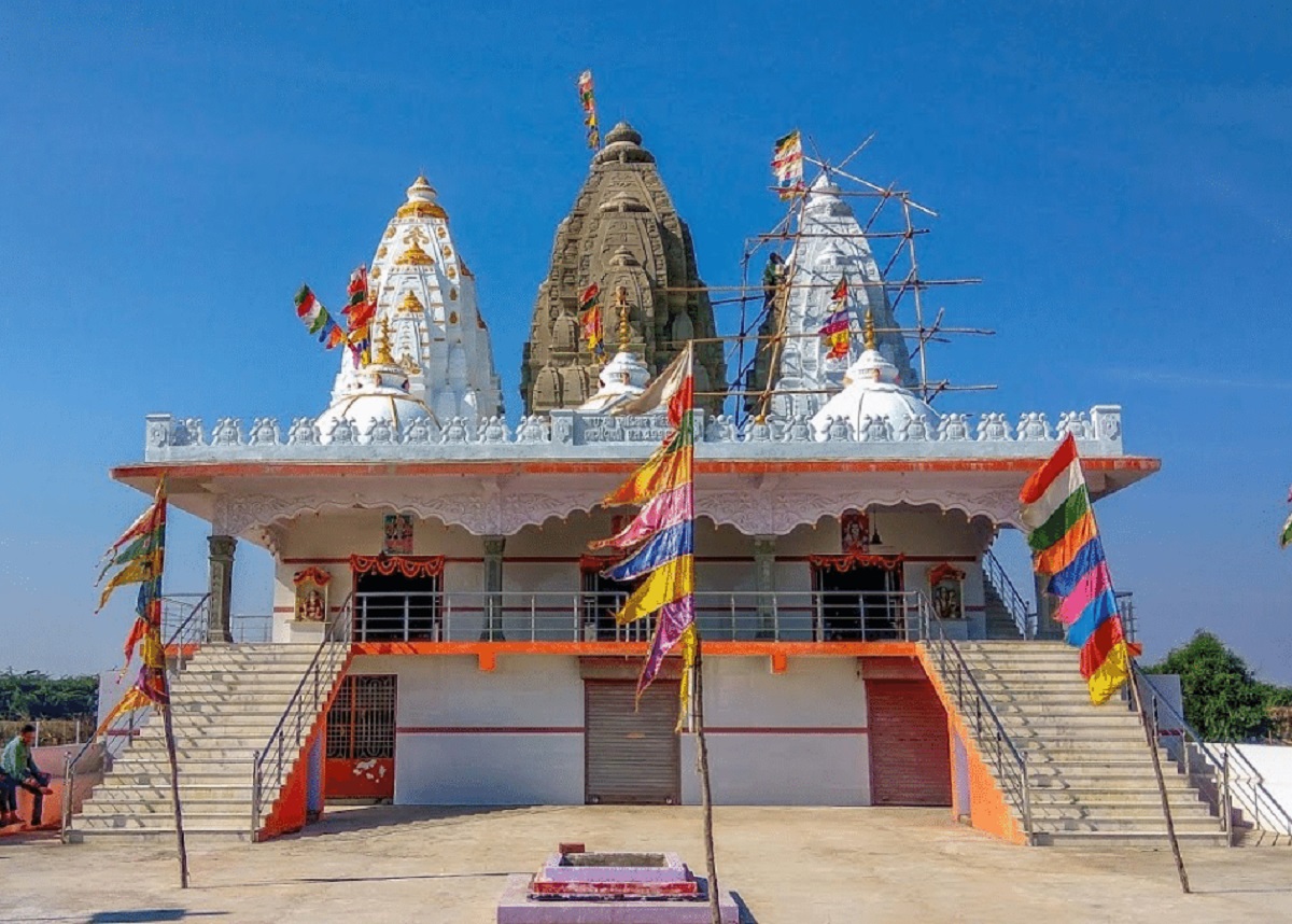 શું ખોડીયાર માતાજીની મૂર્તિ દૂધ પીએ છે? 2 mandir mataji