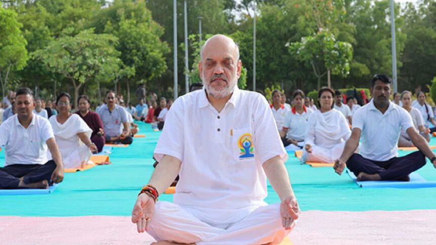 યોગ એ સમગ્ર વિશ્વ અને માનવતાને ભારતની સૌથી મોટી ભેટ છેઃ અમિત શાહ 1 amit shah yoga