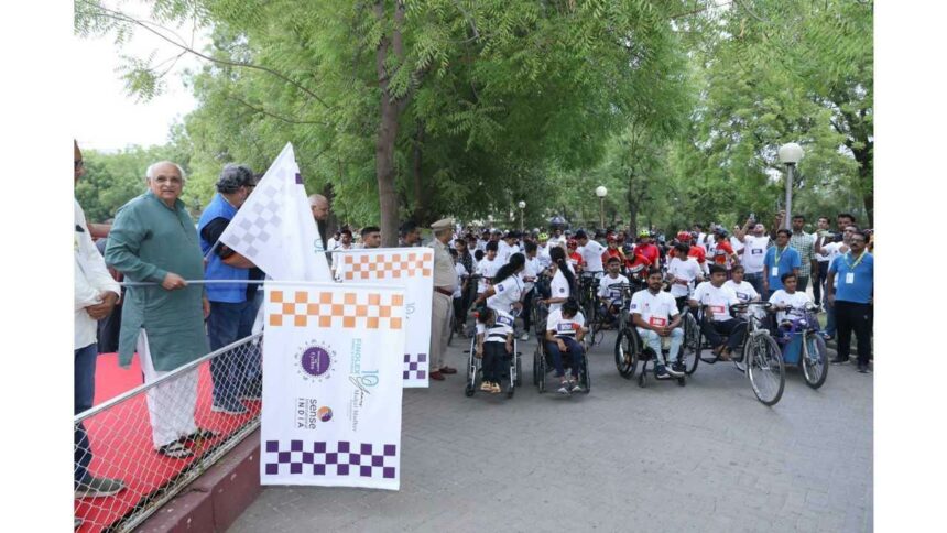 મુખ્યમંત્રી ભૂપેન્દ્ર પટેલે અમદાવાદમાં 'મેસેન્જર્સ ઓન સાયકલ' રેલીને લીલી ઝંડી આપી હતી. 1 bhupendra patel cycle rally 1