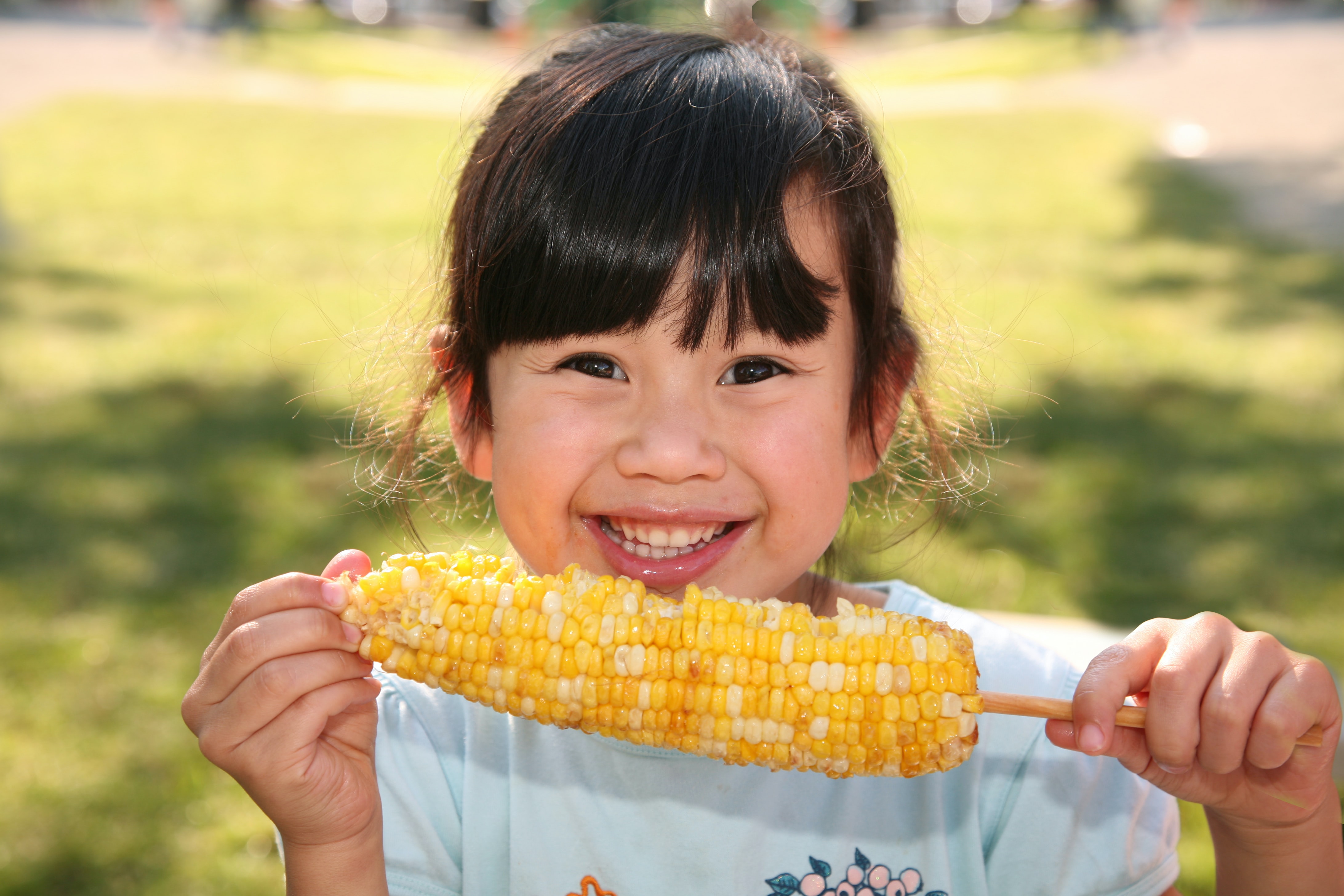 eating corn