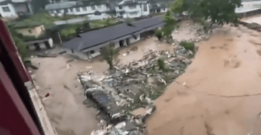 વાદળ ફાટતાં ઇટાનગરમાં પૂરની સ્થિતિ 1 flood itanagar