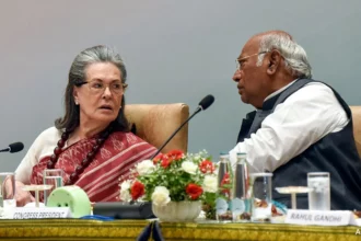 kharge with soniya