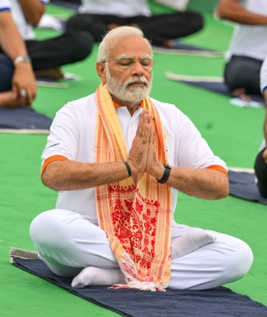 અનેક જગ્યા પર ગુજરાતમાં યોગ દિવસે યોગના કાર્યક્રમ યોજાશે 1 modi yoga