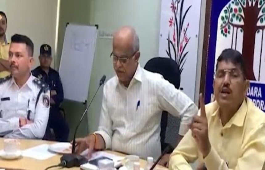 વડોદરાઃ સીલબંધ એકમો ખોલવા માટે સ્પેશિયલ સેલની રચના. 1 seal baroda building vmc