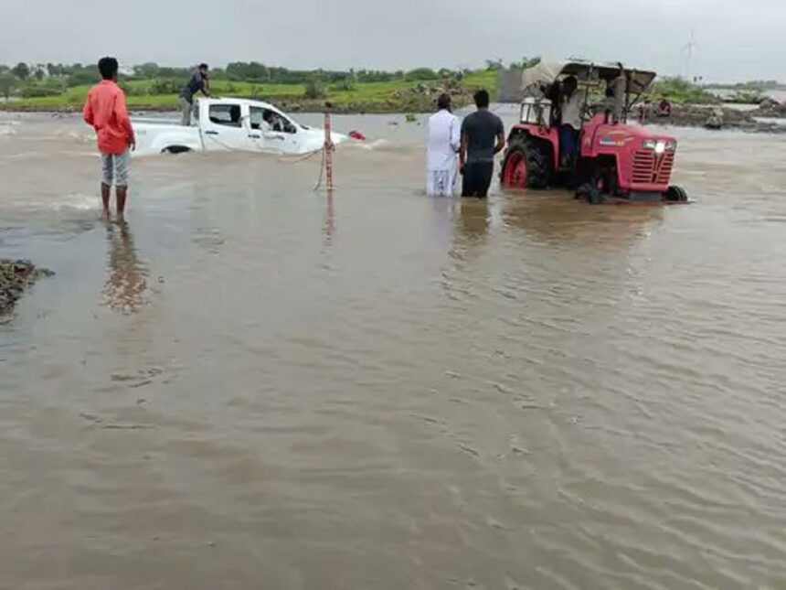 પોરબંદર બન્યું `પૂરબંદર' : 20 ઈંચ વરસાદથી જનજીવન અસ્તવ્યસ્ત 1 flood water rain