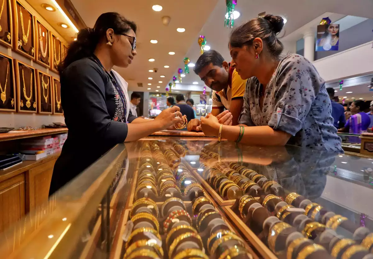 gold jewellery ornaments shop