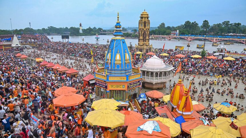 હરિદ્વારઃ કણવાડીઓનો નવો રેકોર્ડ, આ વખતે હરિદ્વારમાંથી 4 કરોડ 14 લાખથી વધુ પાણી ભરાયા. 1 haridwar kawad devotees