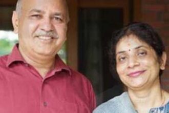 manish sisodia with