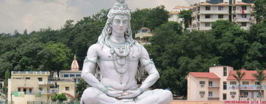 ઋષિકેશઃ માતા ગંગાના પવિત્ર કિનારે શિવ અભિષેક કરીને ઋષિકુમારોએ વિશ્વના કલ્યાણ માટે પ્રાર્થના કરી 1 rishikesh