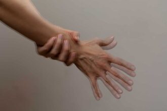 TREMOR HAND DHRUJARI HATH