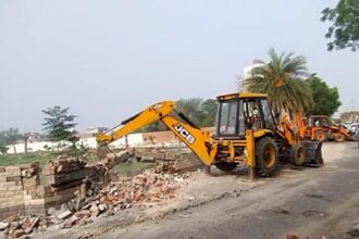 demolishes