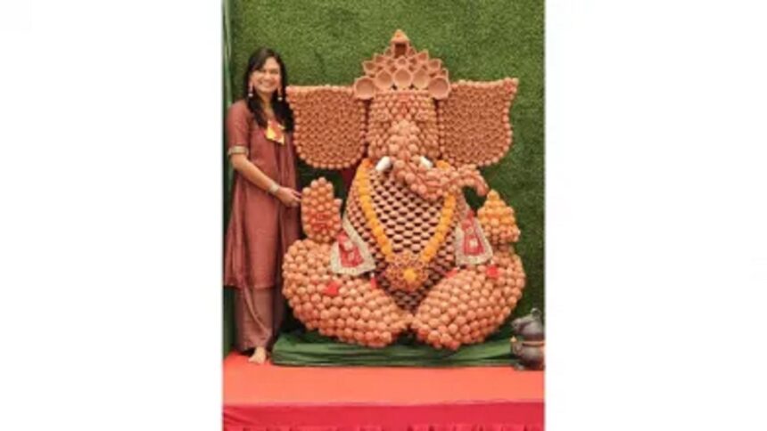 સુરતઃ 5100 માટીના દીવામાંથી બનાવ્યો અનોખો ગણપતિ! 1 ganesh