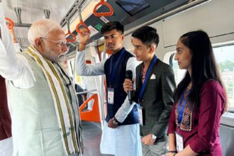 modi in train