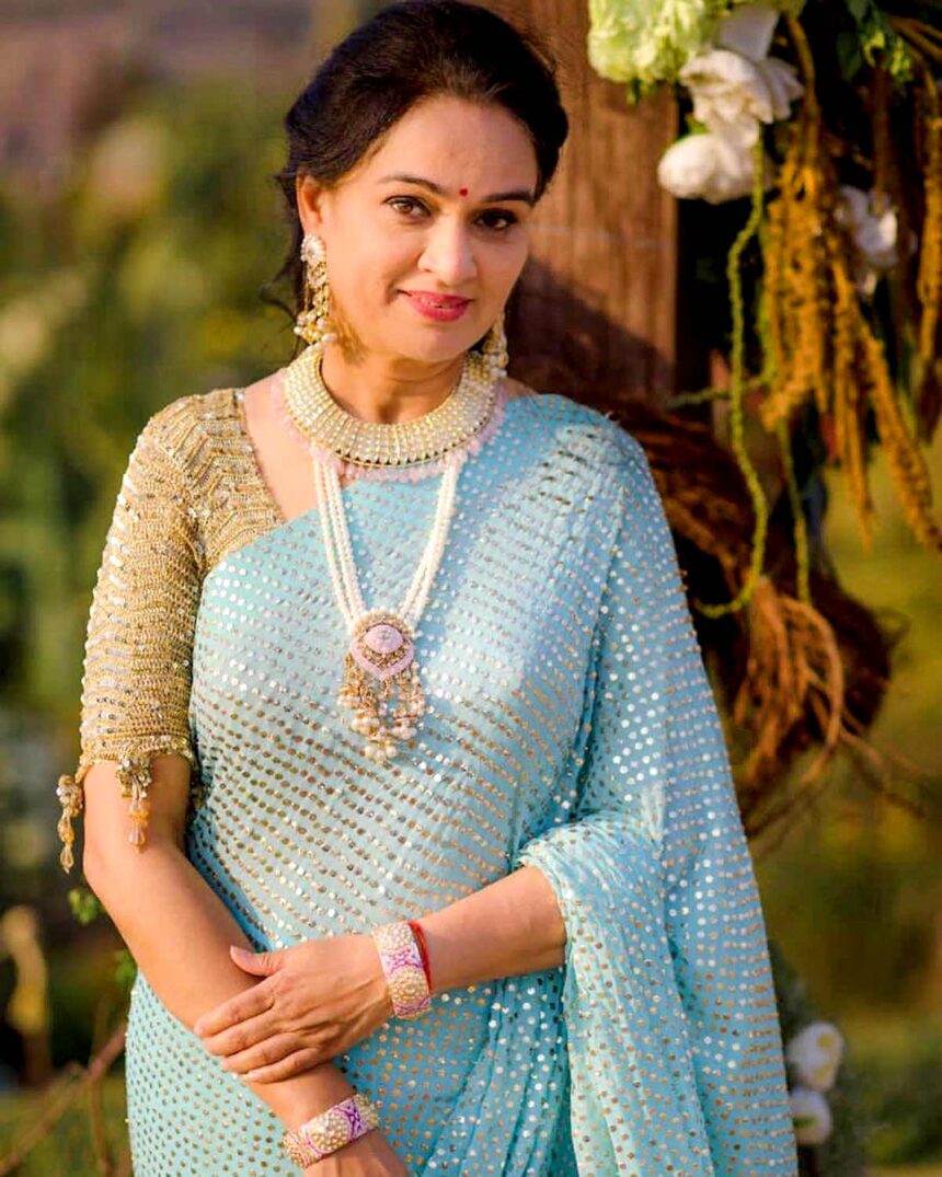 ઋષિ કપૂરને થપ્પડ મારનાર સુંદરતા આજે પણ ખૂબ જ સુંદર લાગે છે, 58 વર્ષની ઉંમરે પણ તેની સુંદરતામાં કોઈ ઘટાડો થયો નથી. 1 padmini kolahpure