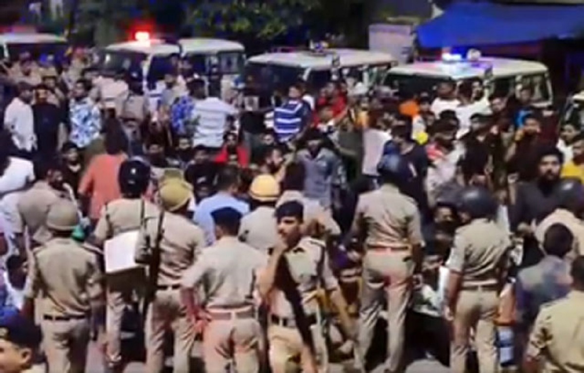 police mob stone pelting ganesh