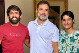 rahul gandhi with vinesh phogat bajrang punia