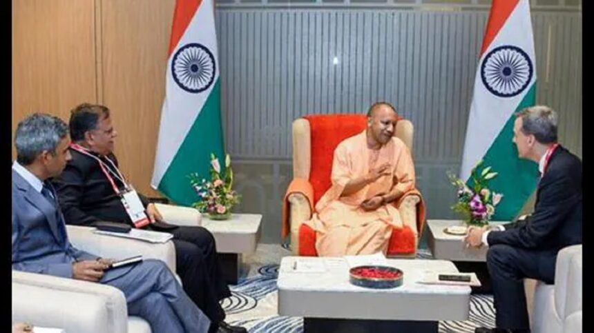 ગ્રેટર નોઈડા: સીએમ યોગીએ વૈશ્વિક નેતાઓ અને રોકાણકારો સાથે વન ટુ વન બેઠક કરી 1 yogi meeting