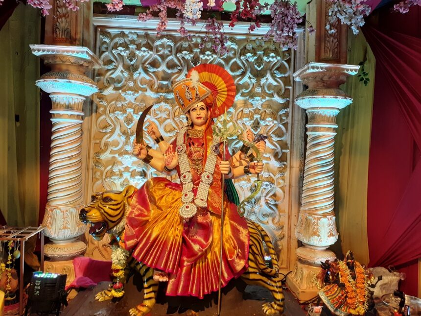 નવરાત્રીની ઉજવણીનો ઈતિહાસ શું છે?નવરાત્રીનો ઈતિહાસ ભગવાન શ્રી રામ સાથે જોડાયેલો છે 1 navratri garba