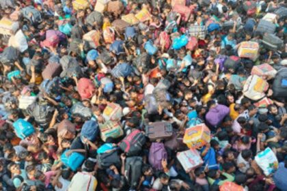 udhna station crowd train