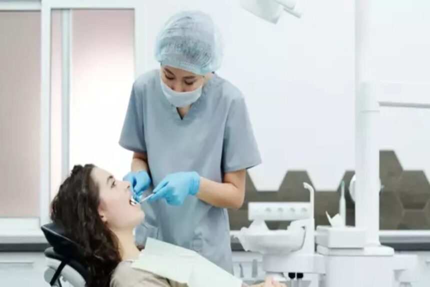 Dentist Course Jobs in Canada : કેનેડામાં ડેન્ટિસ્ટ બનવા માટેની માર્ગદર્શિકા: પગાર અને પ્રવેશ પ્રક્રિયા જાણો 1 Dentist Course Jobs in Canada