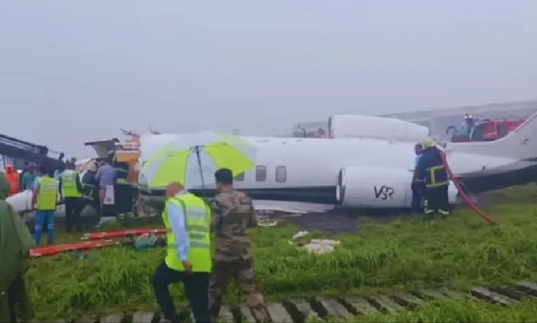 Plane crash compensation: વિમાની દુર્ઘટનામાં વળતર કોણ આપે છે અને કેટલું મળે છે, જાણો અહીં. 1 A plane crashed in Canada killing two Indian trainee pilots