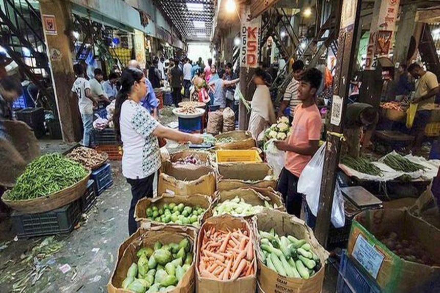 Indias Retail Inflation : ભારતે છ પછી છ ફટકાર્યા... ફુગાવો ઘટ્યો, ઉત્પાદનની ગતિ વધી, શું કહે છે આંકડા? 1 Indias Retail Inflation