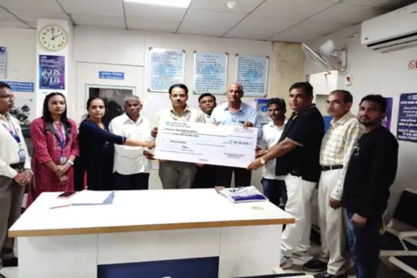 SalaryPackageScheme : વલસાડમાં રોડ અકસ્માતમાં આરોગ્ય કર્મીનું મોત, સ્ટેટ બેંક દ્વારા 40 લાખ રૂપિયાનું સહાય પેકેજ 1 SalaryPackageScheme