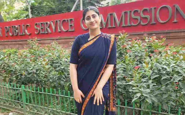 Success Story: UPSC માટે આર્કિટેક્ટે છોડી વિદેશી નોકરી, ત્રીજી ટ્રાયમાં મળી સફળતા, પિતા આર્મી ઓફિસર 1 images 1 4