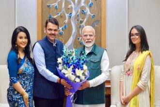 modi fadanvish greeting