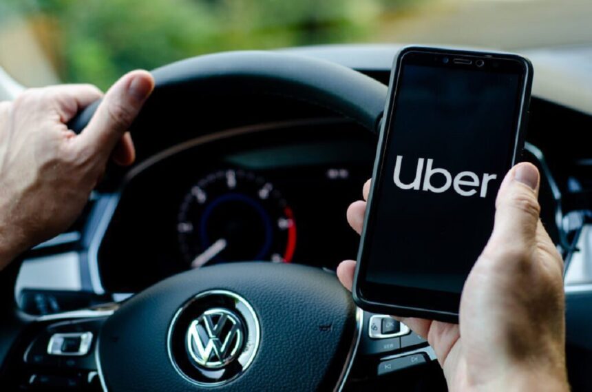 Uber એ તેની એપ્લિકેશન પર શિકારા બુકિંગ સાથે ભારતની પ્રથમ જળ પરિવહન સેવા શરૂ કરી 1 uber