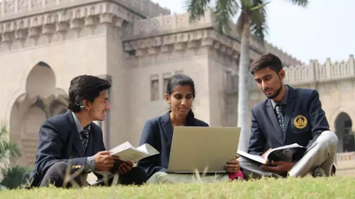 Study Abroad News: ડોનાલ્ડ ટ્રમ્પના પાછા ફરવાથી તણાવ વધ્યો, કયા દેશોમાં પ્રવેશ લેવો? 1 Study Abroad News