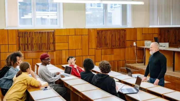 MBA Abroad For Indian Students: કામના અનુભવ વિના MBA માટે પ્રવેશ મેળવવા માટે અનુકૂળ દેશો 1 MBA Abroad For Indian Students