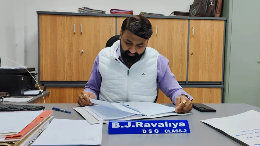 Success Story: ‘રમવા માટે ભણવું પડશે’ આ શબ્દોએ 10 નાપાસ છાત્રને 4 સરકારી નોકરીઓનું દ્વાર ખોલી દીધું. 1 jamnagar dso2 2024 12 d1f365f90ec2e67ab7e41ce1bf764d58