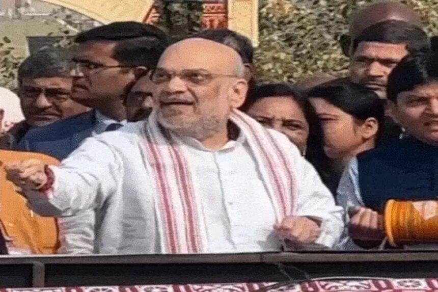 Uttarayan 2025 Amit Shah flying a kite