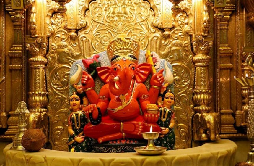 સિદ્ધિવિનાયક મંદિરે ભક્તો માટે 'ડ્રેસ કોડ' જાહેર કર્યો, શોર્ટ સ્કર્ટ જેવા કપડાં પર પ્રતિબંધ 1 sidhi vinayak ganesh