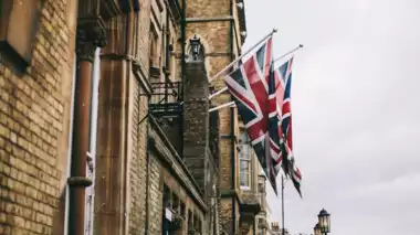 UK Sponsorship Fee Hikes: બ્રિટનમાં વર્ક વિઝા ફી બમણી, ભારતીય કામદારો પર અસર 1 uk fees 117427004