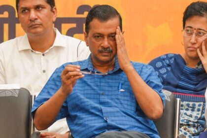 Kejriwals Troubles Increase