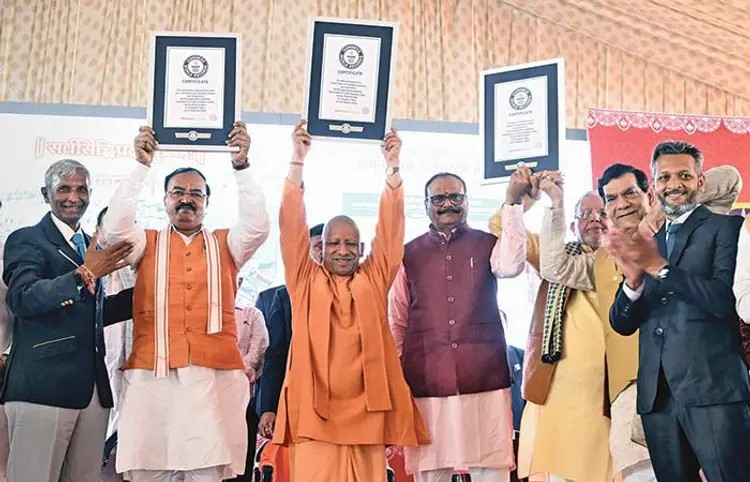 Maha Kumbh 2025 : મહાકુંભમાં 3 મહારેકોર્ડ! ગિનીસ બુકમાં સ્થાન, સફાઈ કર્મી-પોલીસ અને નાવિકોનું સન્માન 1 Maha Kumbh 2025