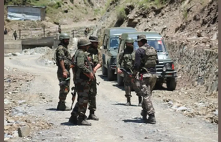 Jammu Kashmir Terror Attack: રાજૌરીમાં સૈન્ય વાહન પર આતંકી હુમલો! હુમલાખોરો ફરાર 1 Jammu Kashmir Terror Attack
