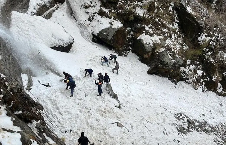 Uttarakhand Glacier Burst: ચમોલીમાં ગ્લેશિયર તૂટતા મોટી દુર્ઘટના! 57 દટાયા, 16નો સફળ બચાવ. 1 Uttarakhand Glacier Burst