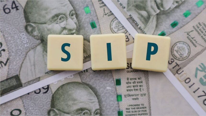 SIP plan investment: બજાર ગગડ્યું, સોનુ સસ્તું! ₹7000ની SIPથી બની શકે છે ₹5 કરોડનું ફંડ 1 SIP plan investment