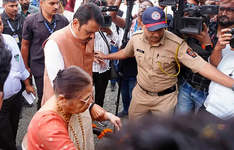 Maharashtra CM Bomb Threat :મહારાષ્ટ્રના મુખ્યમંત્રી કાર્યાલયને ઉડાવવાની ધમકી! પાકિસ્તાનથી મુંબઈ પોલીસને મેસેજ 1 Maharashtra CM Bomb Threat