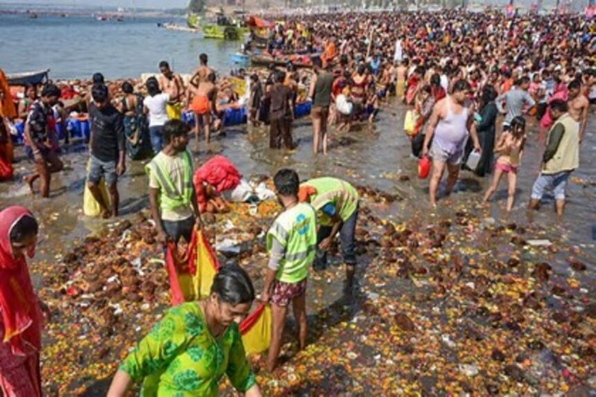 Mahakumbh 2025: સંગમના પાણી પર ખોટો દાવો: મહાકુંભમાં ન્હાવા માટે અયોગ્ય? 1 Mahakumbh 2025