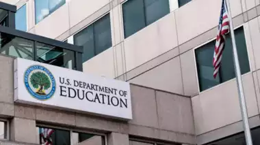 AI Chatbot in Department of Education: યુએસ શિક્ષણ મંત્રાલયમાં AI ચેટબોટ્સની એન્ટ્રી – એલોન મસ્કની યોજનાથી નોકરીઓ પર સંકટ! 1 AI Chatbot in Department of Education