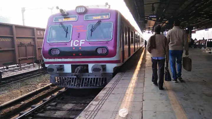 Railway Refund Rules: ટ્રેન કેટલા કલાક મોડી પડે તો રિફંડ મળે? જાણો રેલવેના નિયમો! 1 Railway Refund Rules
