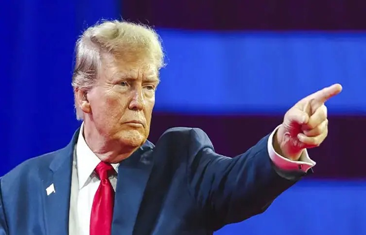 US Immigration Policy: ટ્રમ્પની ચેતવણી, ગ્રીન કાર્ડ માટે નાગરિક સાથે લગ્ન કર્યા તો થશે જેલ! 1 US Immigration Policy