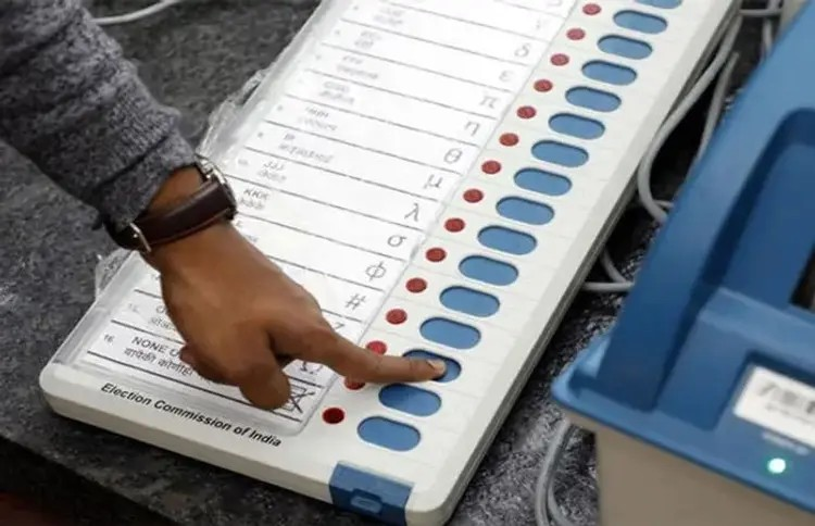 NRI Voting: NRI માટે નવી સગવડ, વિદેશથી જ વોટિંગની ભલામણ, સંસદીય સમિતિએ ત્વરિત નિર્ણયની અપીલ કરી 1 NRI Voting