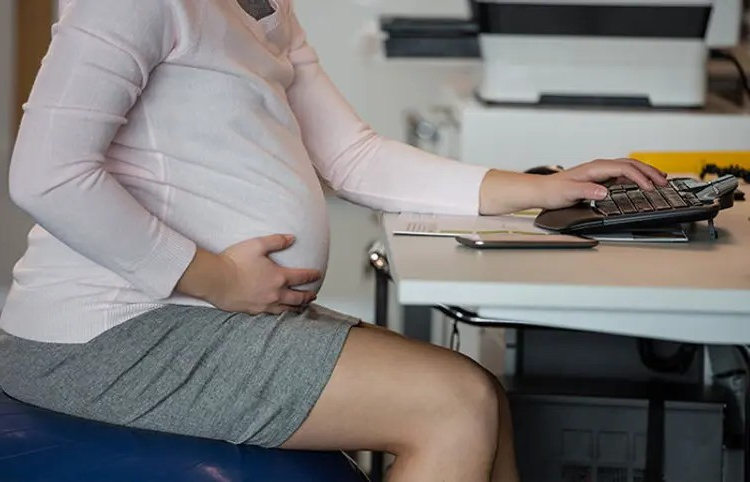 Special Care in Pregnancy: સગર્ભાવસ્થા દરમિયાન વર્કિંગ વુમન માટે મહત્વપૂર્ણ ટિપ્સ, માતા અને બાળકના સ્વાસ્થ્ય માટે ખાસ ધ્યાન! 1 Special Care in Pregnancy