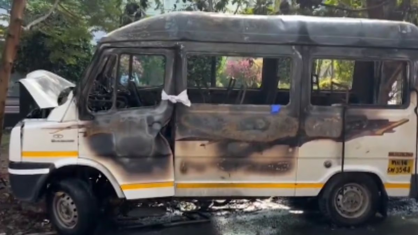 Pune Tempo Traveller Caught Fire: પૂણેમાં કરૂણ દુર્ઘટના: સળગતી મિની બસમાં 4 કર્મચારીઓ જીવતા ભૂંજાયા 1 7sft1lgj